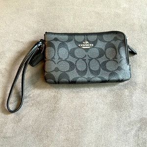 Like New! Coach Wallet / Wristlet